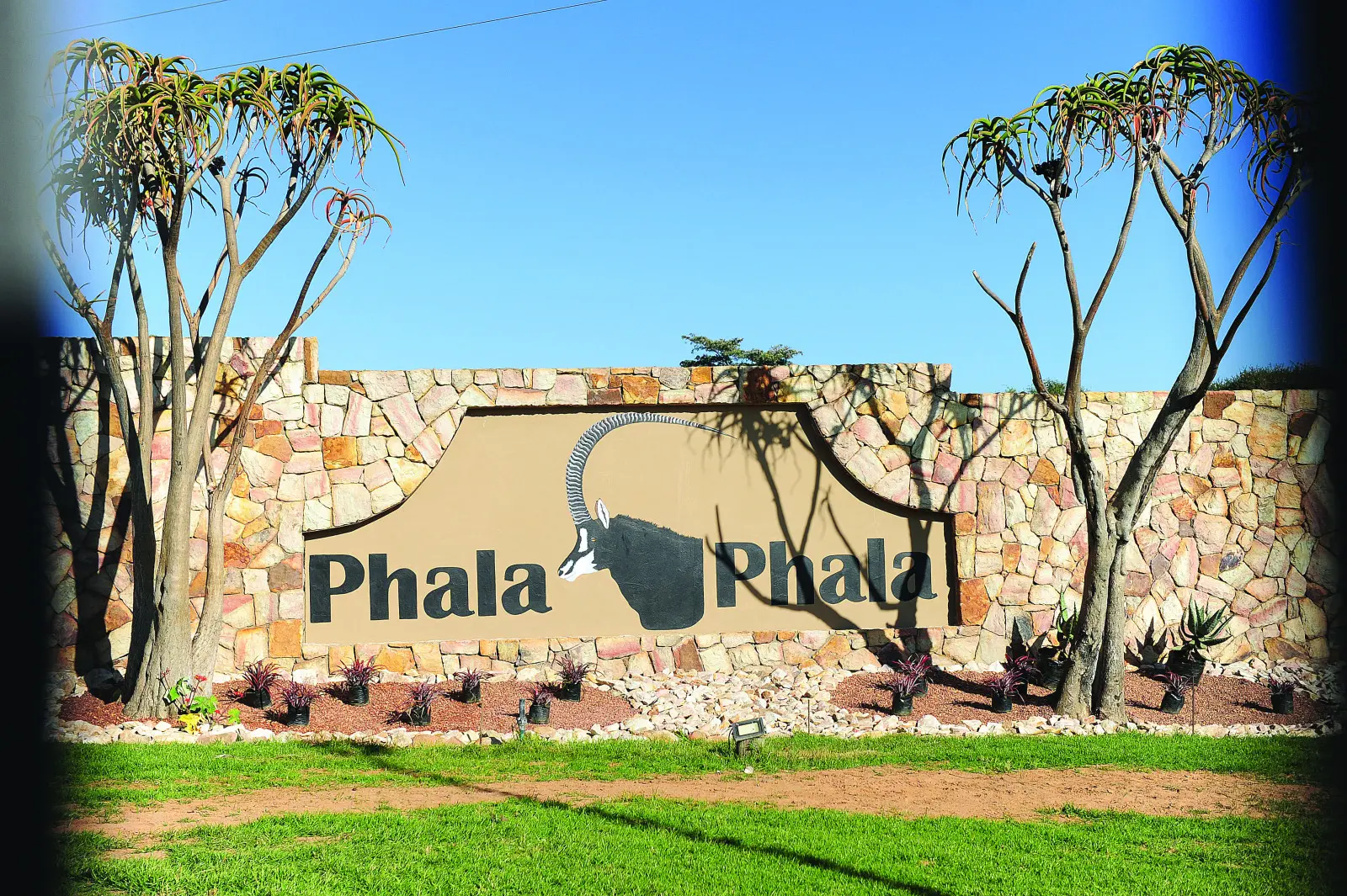 Opposition parties oppose Ramaphosa's bid to halt the Phala Phala impeachment process