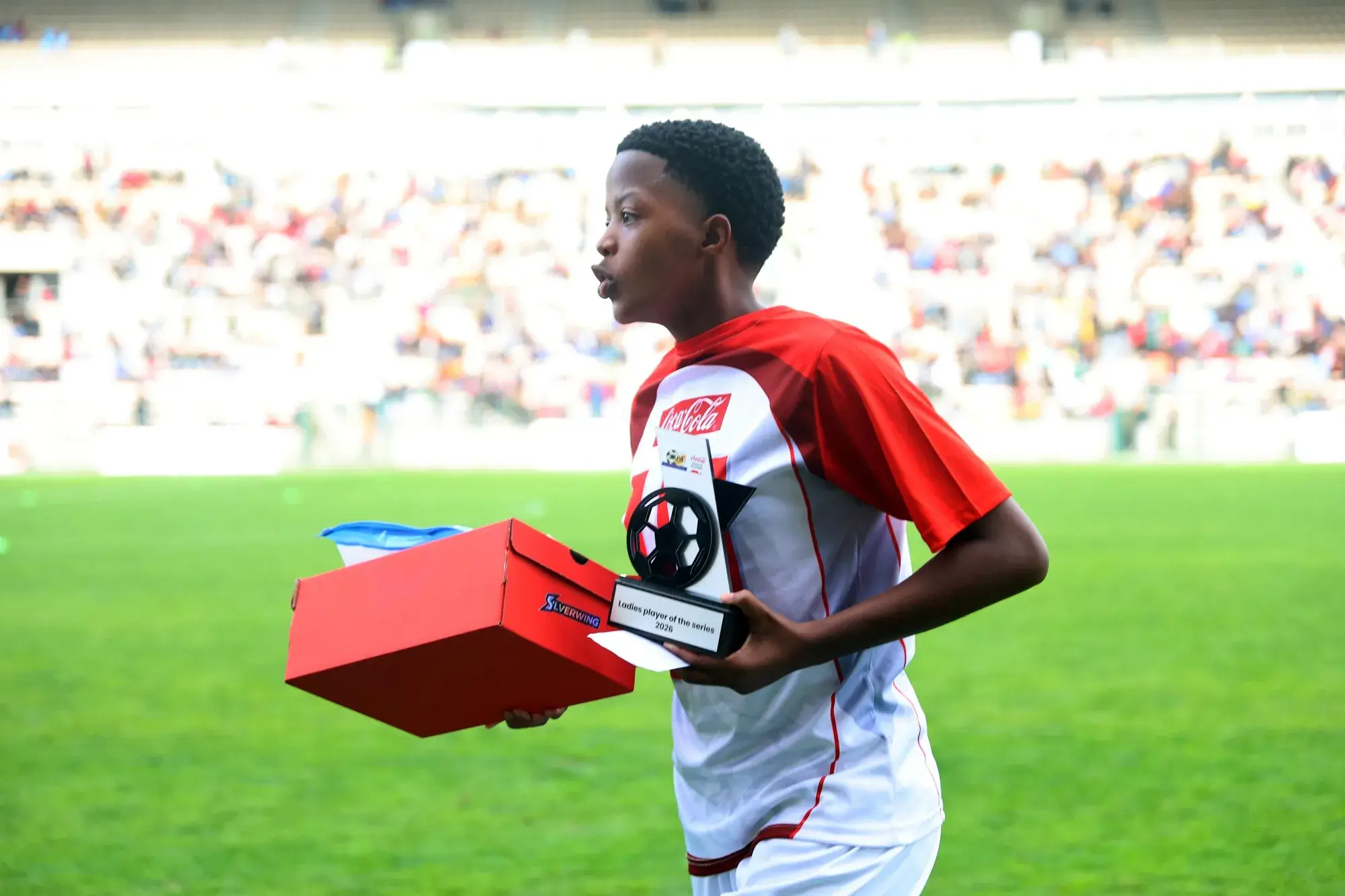 Cape Town Roses’ star of the show, Lisakhanya Situlweni, after collecting the Player-of-the-Series award.