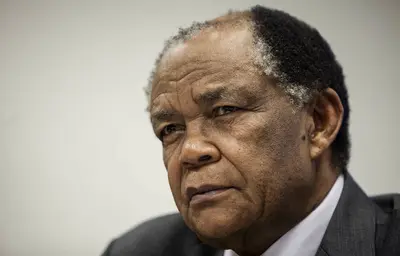 Sars ‘unduly delays’ tax refunds