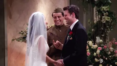 'Friends' iconic wedding episode reveals a painful side of Matthew Perry's life