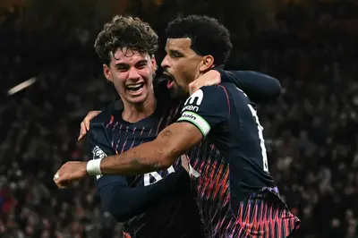 Carrick Demands More 'Streetwise' Man Utd After Late Spurs Stunner ...