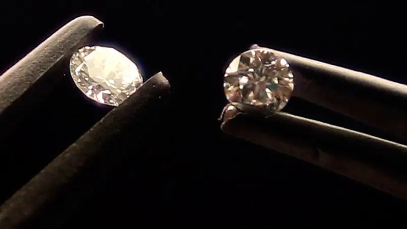De Beers to close lab grown business